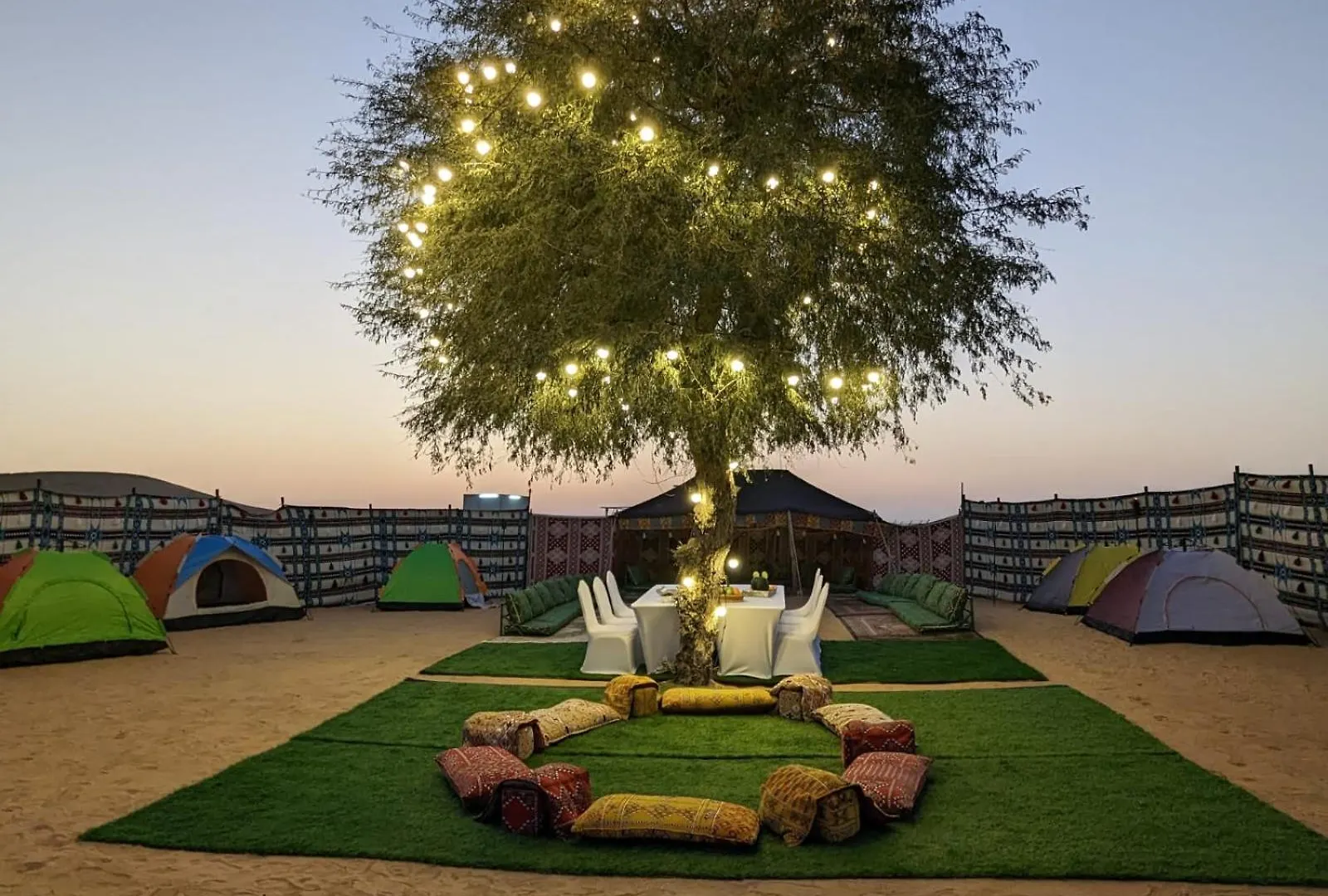Campsite For Stays, Event Parties, Holidays With Foods And Entertainments Ντουμπάι